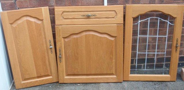Image 1 of 10 Oak kitchen doors and 1 drawer front