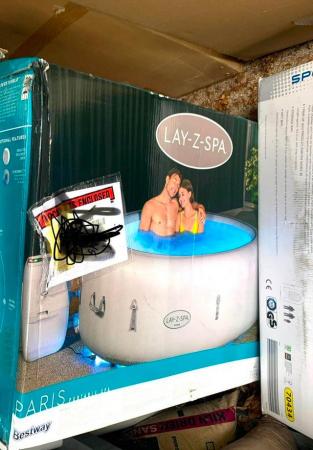 Image 1 of 4-6 Person Luxury Lay-Z-Spa Paris Inflatable Hot Tub with Co