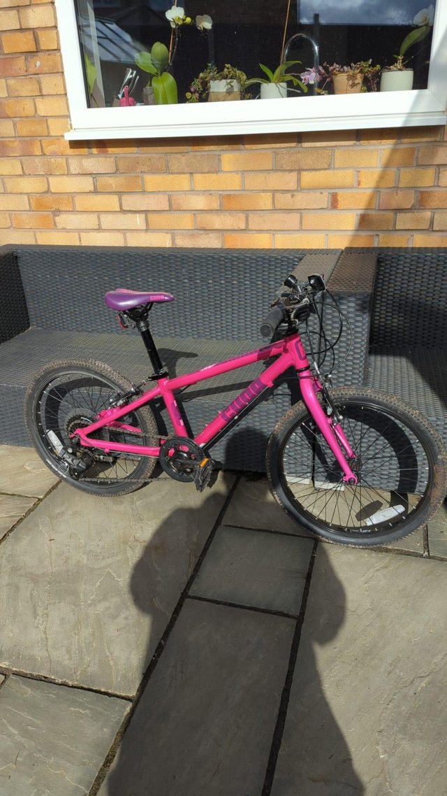 Preview of the first image of Cuda Trace 20 Inch Kids Bike in Purple.