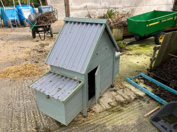 Image 5 of Small chicken house suitable for up to 4 hens