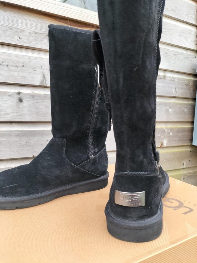 Preview of the first image of UGG Boots Womens size 5.5 Black.