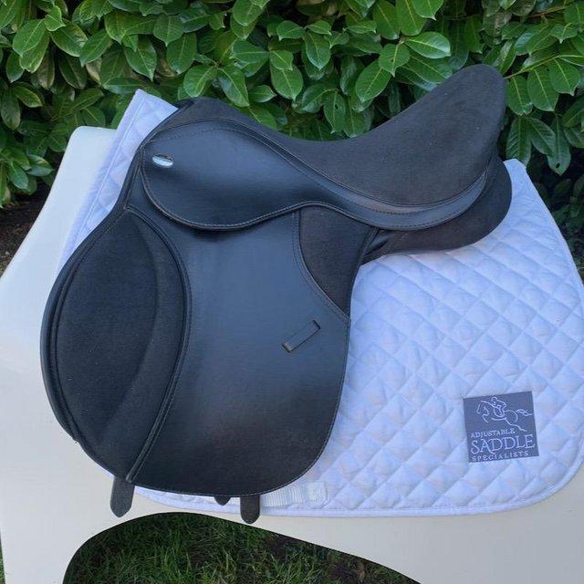 Preview of the first image of Thorowgood T4 16.5 compact saddle.