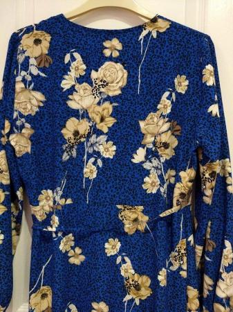 Image 8 of BNWT Wallis Petite Blue Floral Print Midi Dress Christmas