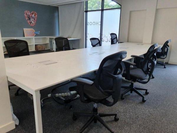 Image 1 of 2 white 8-pod/bench/hot desk office business desk/tables