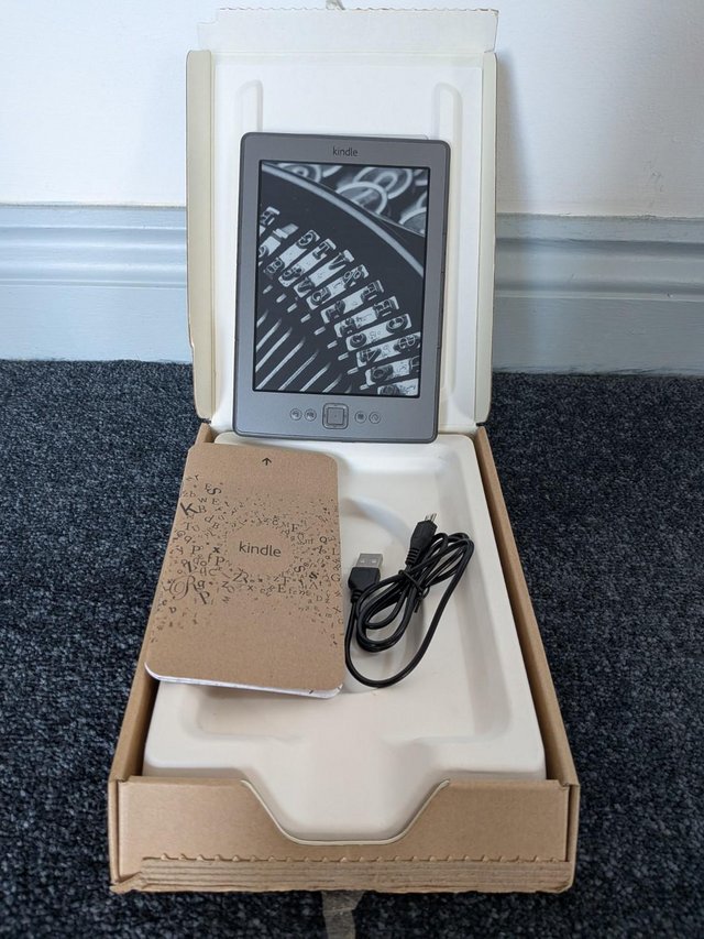 Amazon Kindle Ebook Reader - Graphite — photo 2 of 3