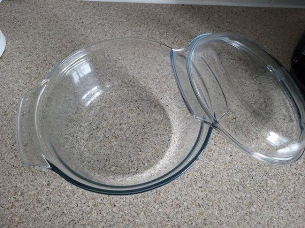 Image 2 of Pyrex Classic Glass Round Casserole Easy Grip With Lid 3L