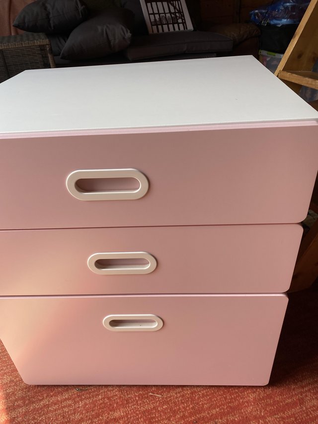 Preview of the first image of Pretty piece of furniture Chest of draws.
