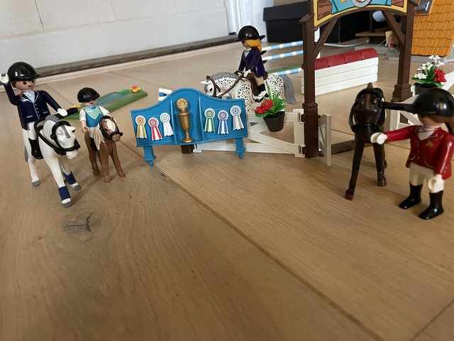 Preview of the first image of Playmobial horse showjumping competition.