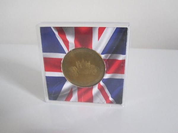 Image 2 of Queen Elizabeth II longest reigning monarch coin 2015