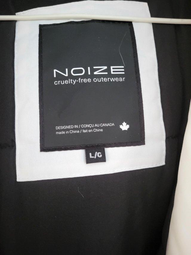 Preview of the first image of Noize Cruelty-Free Outerwear White  Coat Size L.
