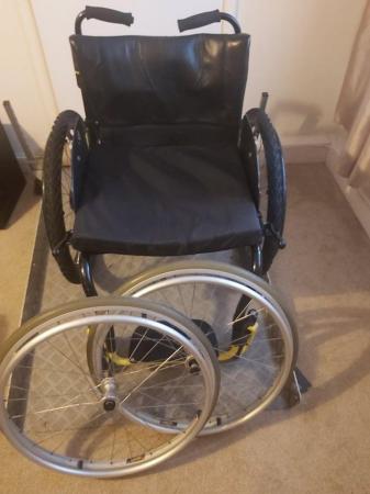 Image 3 of Davinci light weight self propel wheelchair good conditio