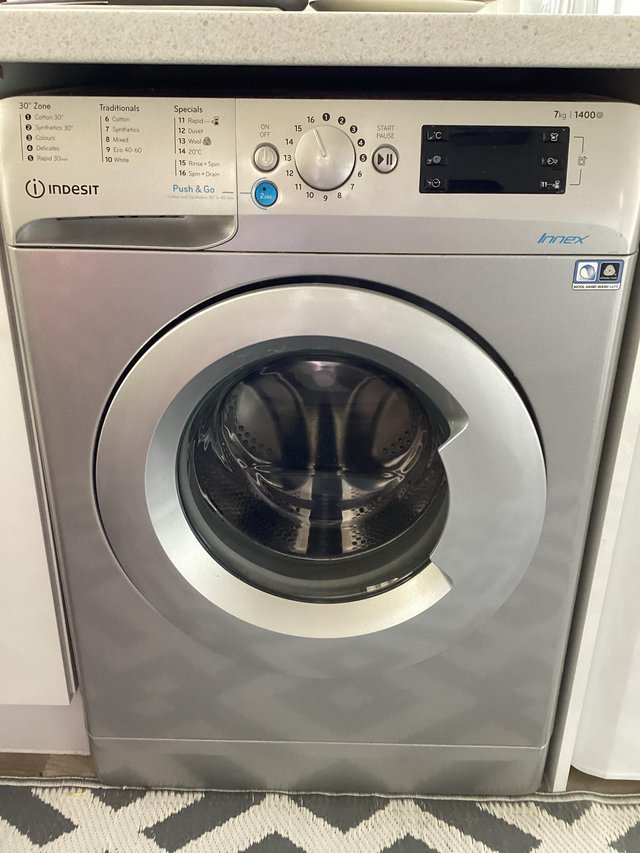 Preview of the first image of Indesit Silver 7kg washing machine.