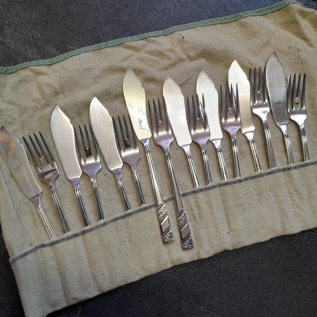 Preview of the first image of VINERS SILVER PLATED FISH KNIVES & FORKS.