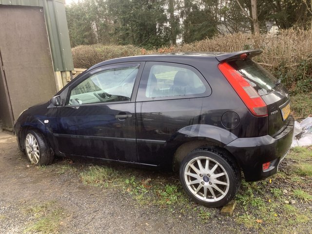 Preview of the first image of Ford Fiesta Zetec s TDci Spares or Repair.