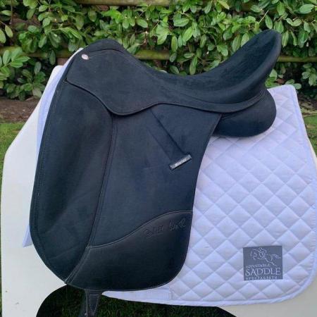 Image 1 of Wintec Isabell Werth 17.5 inch dressage saddle