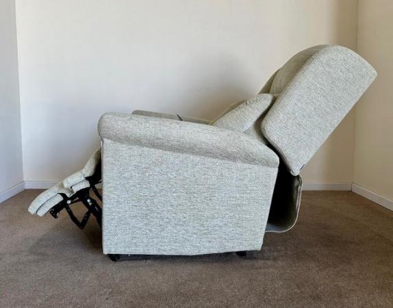 Image 9 of LUXURY ELECTRIC RISER RECLINER DUAL MOTOR GREEN CAN DELIVER