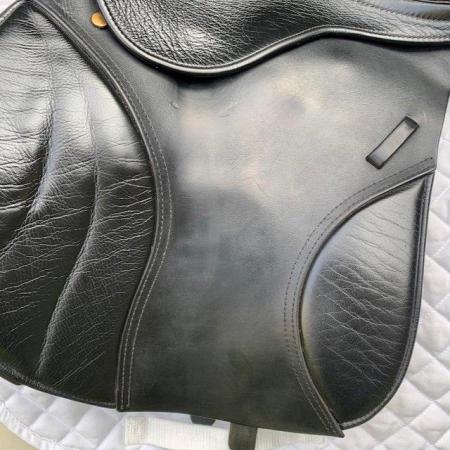 Image 3 of Kent and Masters 17 inch  S series jump saddle