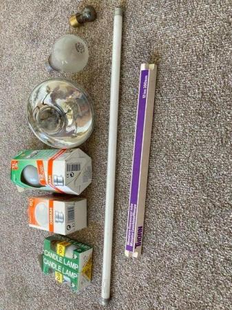 Image 3 of Various BC light bulbs, fluorescent tubes, 28w 4 Pin 2D Comp