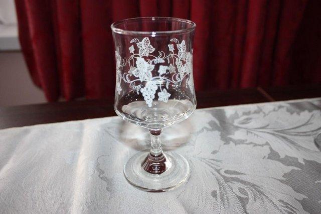 Image 2 of 6 Wine glasses engraved with grape vines