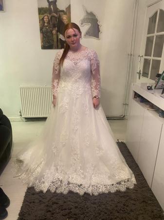 Image 3 of Beautiful lace wedding dress