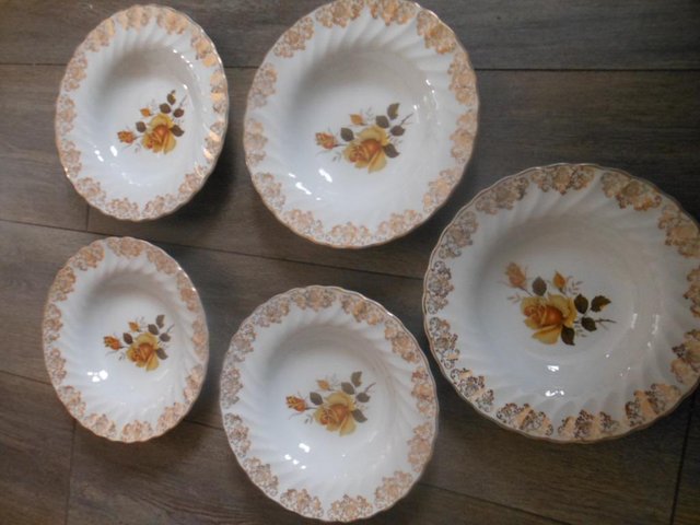 Preview of the first image of Bowls Ceramic Gilded Yellow Rose x 5 Unused Vintage.