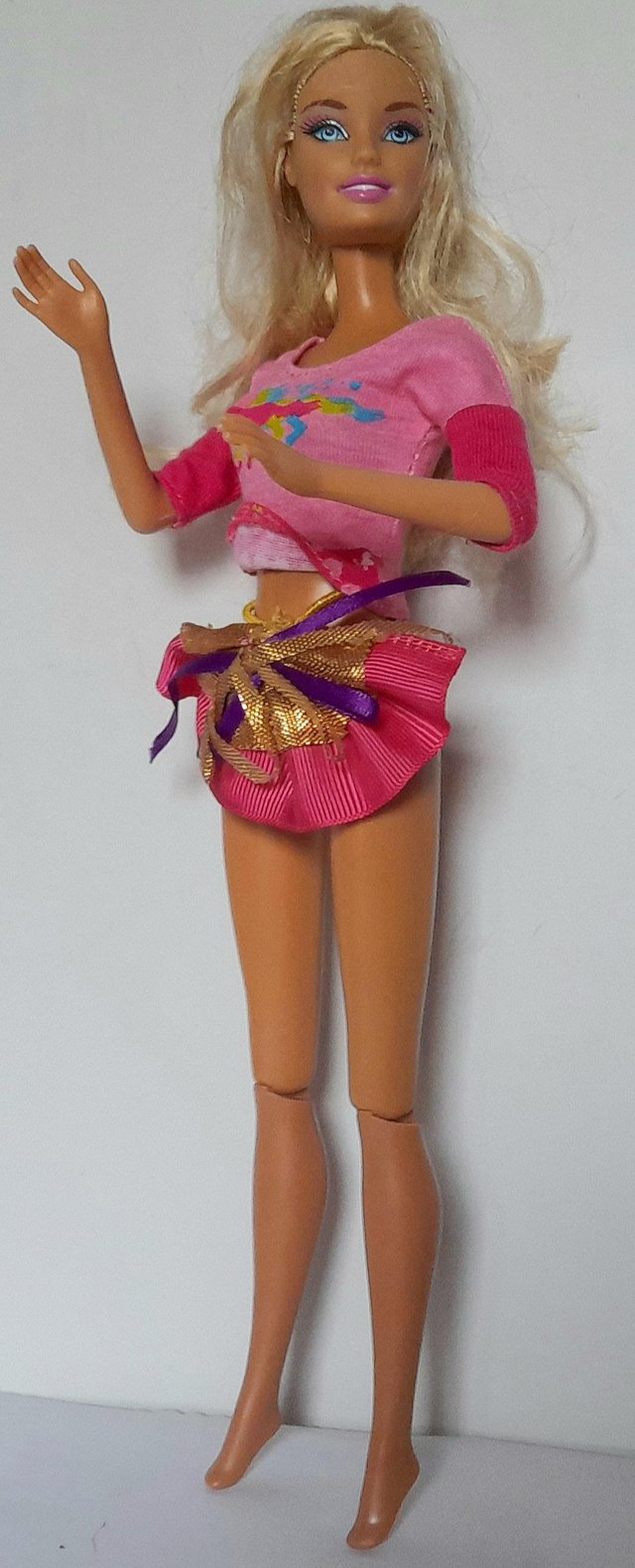 Preview of the first image of BARBIE DOLL 2010 - ARTICULATED- 30 cm VERY GOOD.