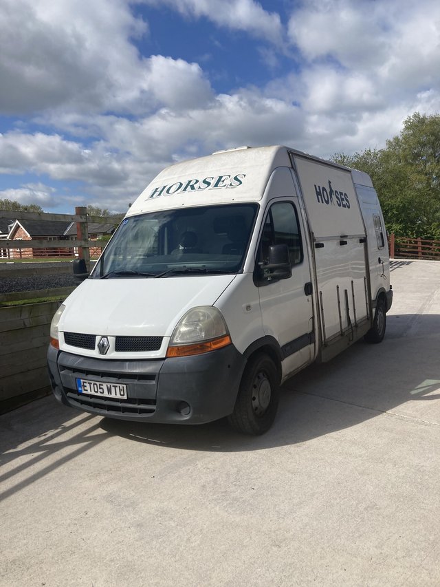 Preview of the first image of Renault master 3.5tn horse van for sale.