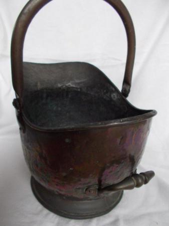 Image 4 of Old copper Sailsbury coal bucket scuttle, nice original pati