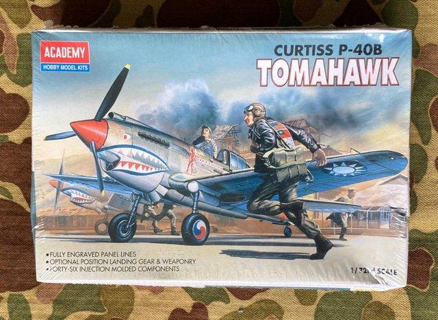 Preview of the first image of BNIB 1/72 ACADEMY CURTISS P40B TOMAHAWK MODEL KIT AEROPLANE.