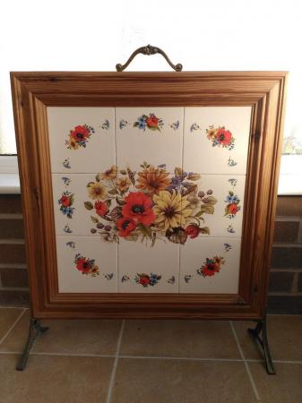 Image 1 of Vintage-style fireguard screen, wooden and tile, floral