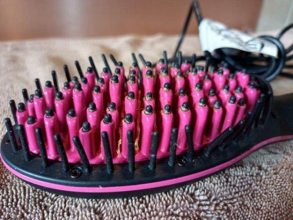Image 3 of Brush and straighten your hair all at the same time. Replace