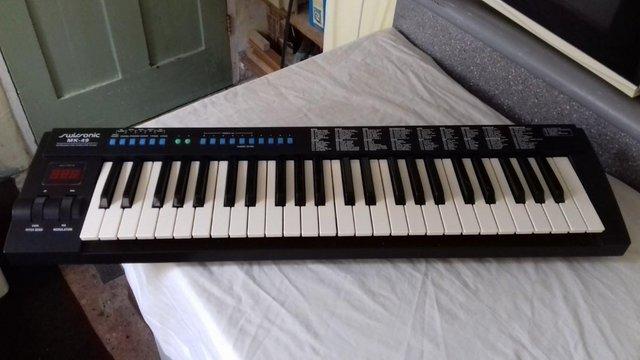 Preview of the first image of SWISSONIC MIDI KEYBOARD CONTROLLER.