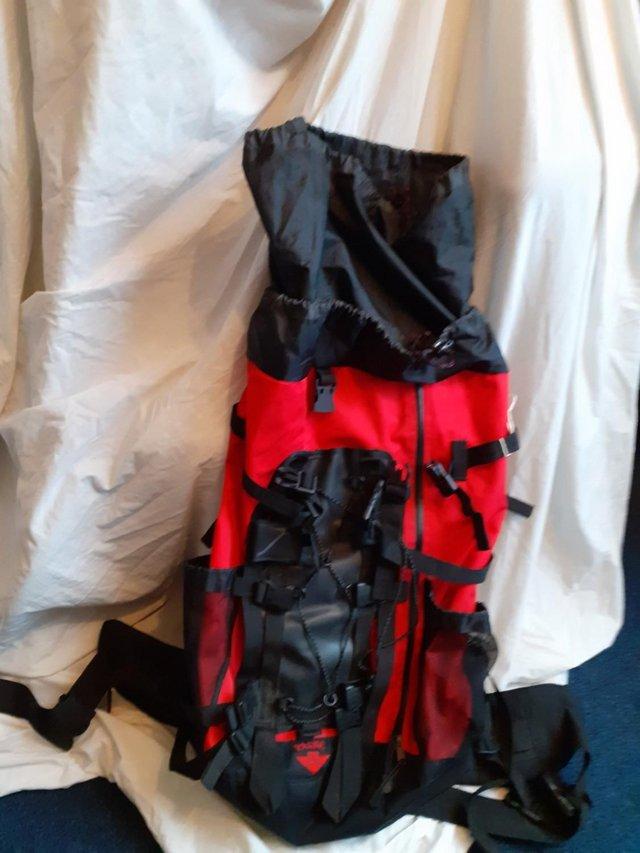 Preview of the first image of Paine 60 red and black backpac.