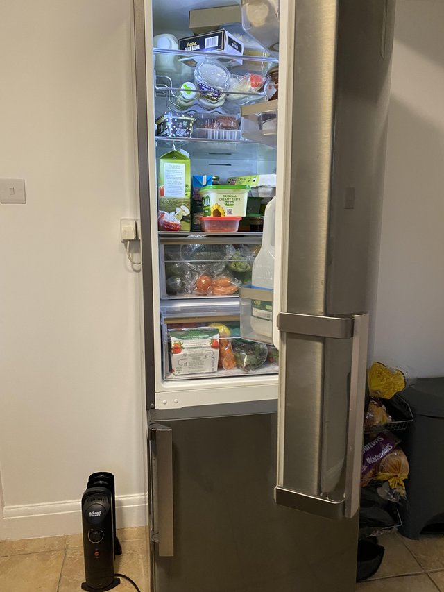 Preview of the first image of Samsung RL60GZEIH fridge freezer.