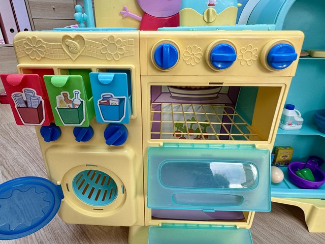 Preview of the first image of Peppa Pig Kitchen - used but in good condition.