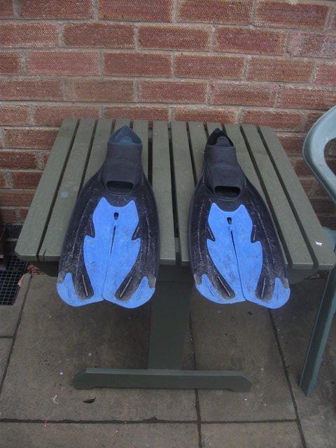Preview of the first image of FULL FOOT DIVE FINS SIZE 9 (preloved).