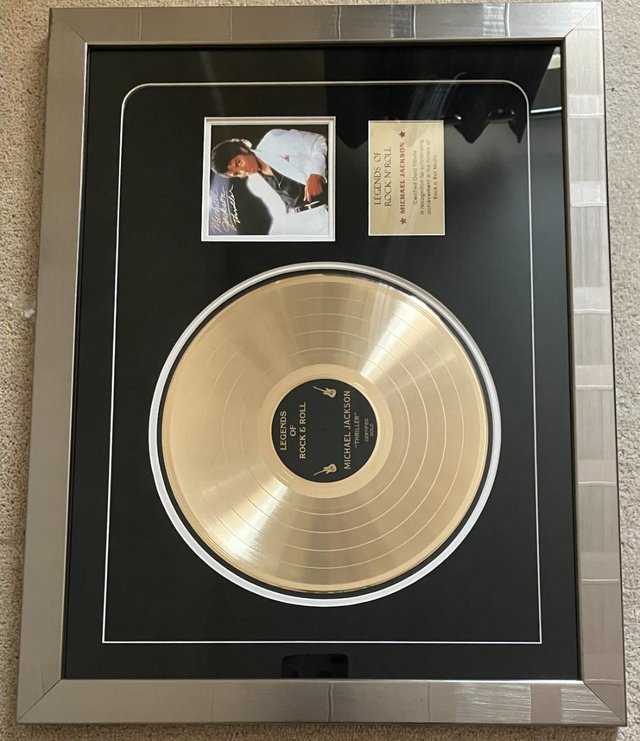 Preview of the first image of MICHAEL JACKSON - GOLD DISC - THRILLER CD.