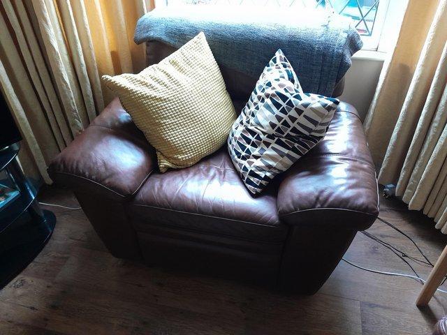Preview of the first image of Brown leather suite in a very good condition..