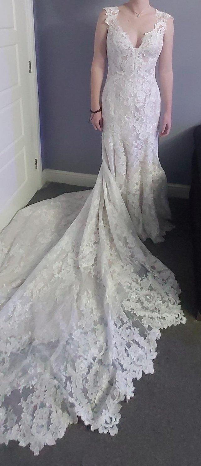 Preview of the first image of Wedding dress Maggie sottero size 8.