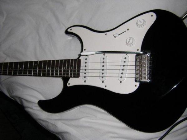 Image 1 of Yamaha Eterna EG303 Electric Guitar