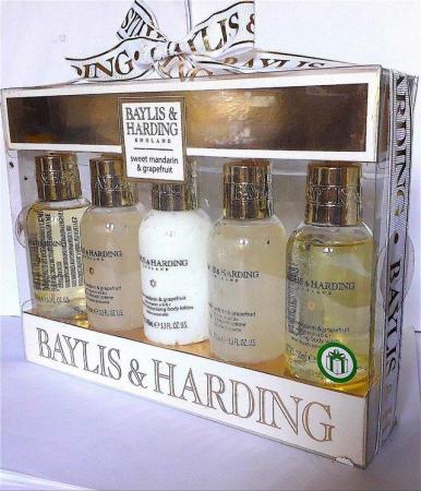 Image 1 of UNUSED GIFT * BAYLIS & HARDING Set of 5 Scrubs Creams Lotion
