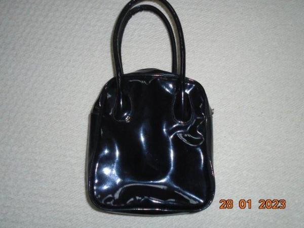 Image 3 of Suzy Smith vintage zipped black patent handbag