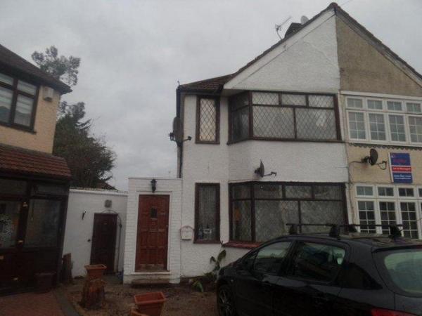 Image 1 of N9 2Bed semi Detached house with pool