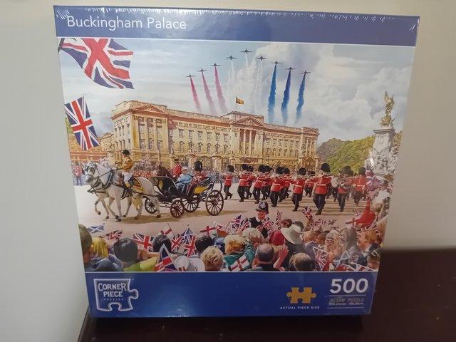 Preview of the first image of Buckingham Palace jigsaw by The Works.