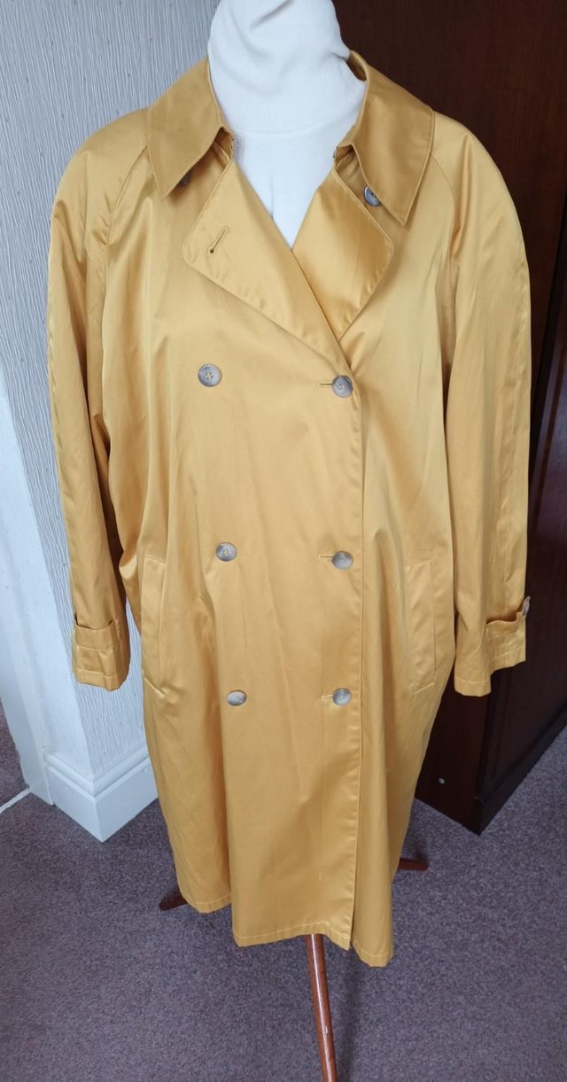 Preview of the first image of Four Seasons Ladies Trench Raincoat size L (14/16).