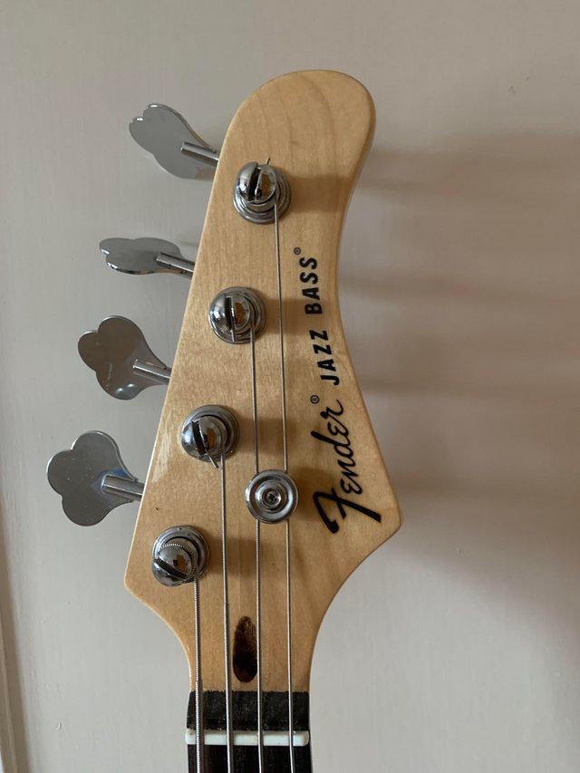 Preview of the first image of Fender Jazz bass copy like new.