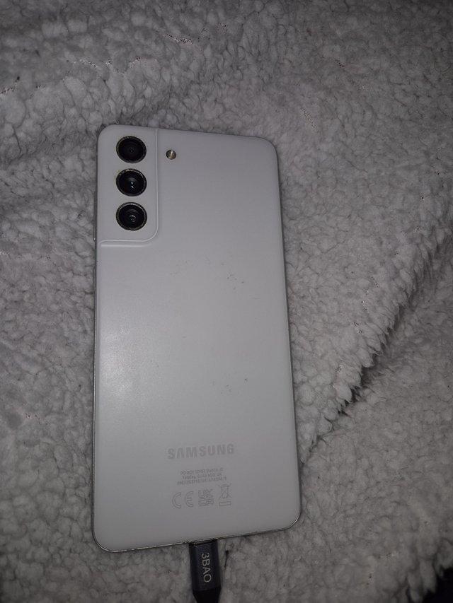 Preview of the first image of Samsung s21 fe 5g 128gb -.