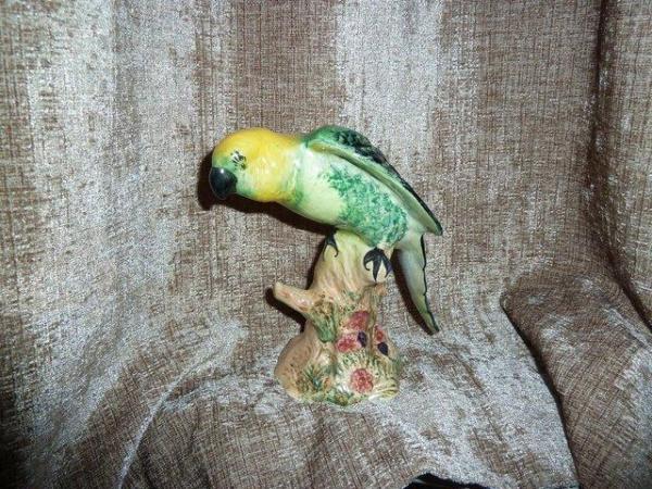 Image 2 of Budgie BESWICK.  green budgie  number 930 good condition