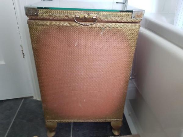 Image 3 of Old fashioned laundry basket