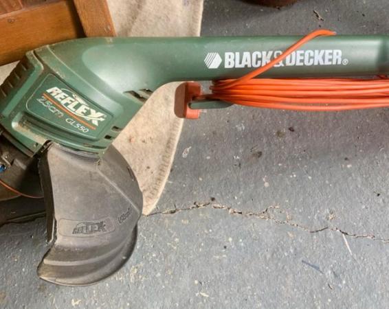 Image 2 of Electric hedge trimmer and lawn strimmer